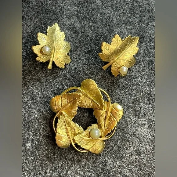 Vintage Sarah Cov earrings & brooch set - Picture 1 of 2